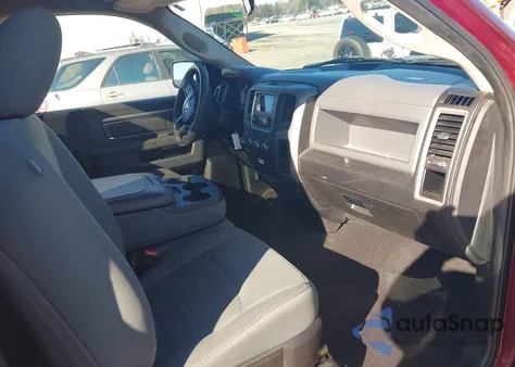 2017 Ram 1500 Express 4X2 6'4 Box z USA, uszkodzony, nr VIN 3C6JR6AG5HG761016